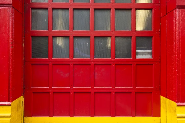 Pintu Red Fire Station, Latar Belakang Bertekstur — Stok Foto