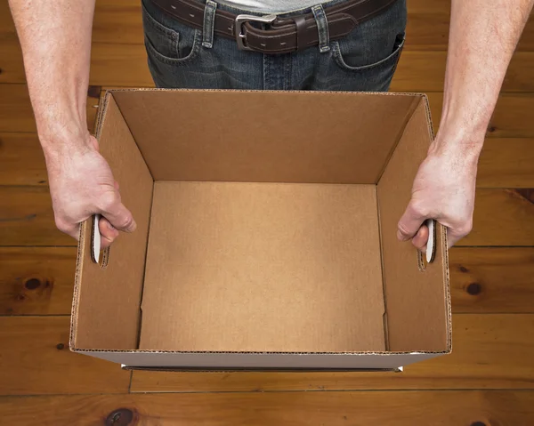 Man Holding caixa vazia — Fotografia de Stock