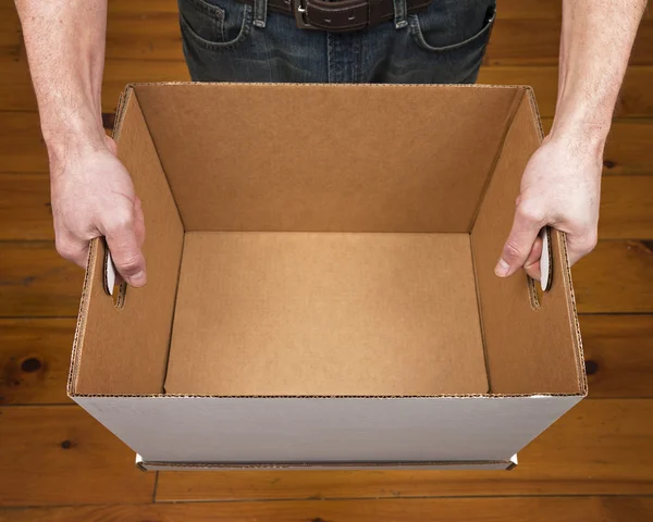 Man Holding caixa vazia — Fotografia de Stock