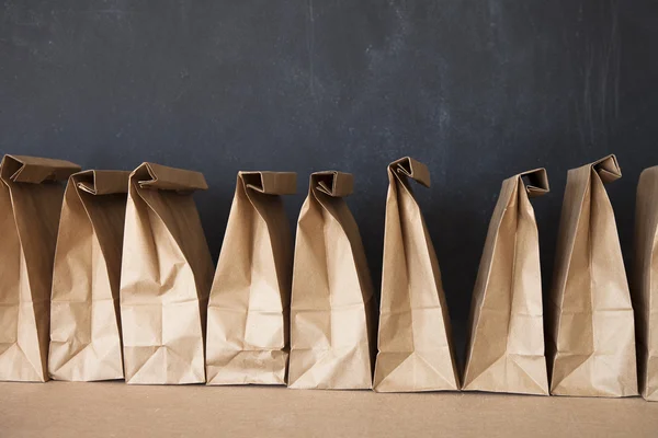 Brun väska skollunch — Stockfoto