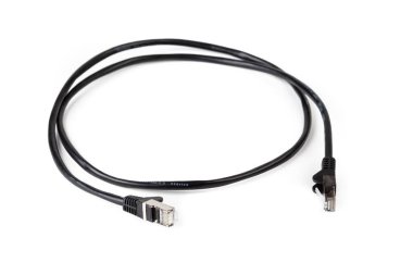 Basit kısa RJ-45 ağ yaması kablosu, internet kablosu, beyaz arkaplanda izole edilmiş nesne, kesilmiş. Ethernet dolgu bağlantısı, ağ donanımı, bağlantı ve ağ bağlantısı kavramı