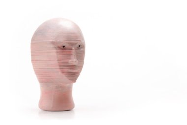 Mme man 3d baskılı baş plastik model, beyaz arka planda izole nesne, kesme, 3D baskı teknoloji ürünü, sürreal internet mim modern web kültürü sembolü soyut kavram, hiç kimse