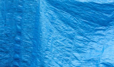 Basit mavi plastik muşamba, buruşmuş düz örülmüş koruyucu endüstriyel perde soyut arka plan dokusu, nesne yakın çekim, hiç kimse, fon parlak malzeme yapısı, tasarım elementleri