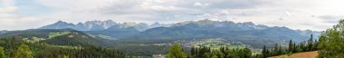 Tam Tatra sıradağları yüksek çözünürlüklü panorama, Karpatya Dağları Polonya tarafı panoramik manzara güneşli yaz günü Avrupa, Polonya seyahat noktaları, doğada güzellik, hiç kimse