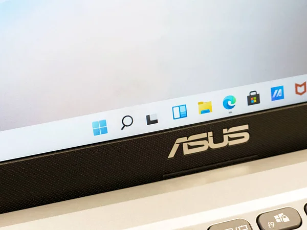 Операционная Система Microsoft Windows Ноутбуке Asus Запуск Панели Задач Меню — стоковое фото