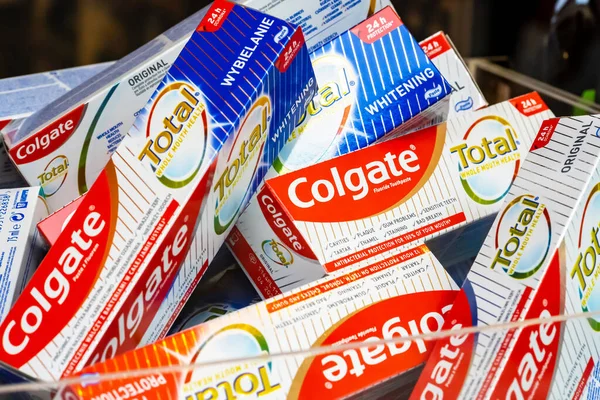 Massor Colgate Total Tandblekning Fluor Tandkräm Paket Objekt Närbild Ingen — Stockfoto