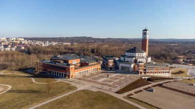 Krakow, Polonya, Lagiewniki, John Paul Center hava aracı görüşü, modern bazilika, kilise, Katolik Hıristiyan ibadethanesi, sığınak, tam bina