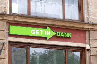 Wroclaw, Polonya, Get in Bank, Noble Bank SA marka tabelaları yakın plan, logo yakın plan, bina girişi, hiç kimse, hiç kimse
