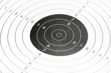 Basit, düz, yuvarlak, yuvarlak, yuvarlak, kağıt, nesne, yakın plan, hiç kimse. Atış talimi aksesuarları, nişan eğitimi, isabet konsepti, insan yok. Silah sporları, yarışmalar