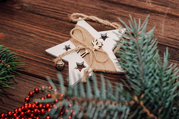 크리스마스 배경에는 전나무 굴착기와 장난감 — 스톡 사진