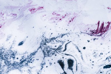 Beyaz doğal ipek mermer desenli mor kumaş, kravat boyası tekniği..