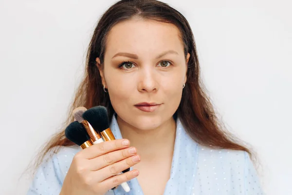 Girl Doing Makeup Correcting Impending Eyelid One Part Face Made — Foto de Stock