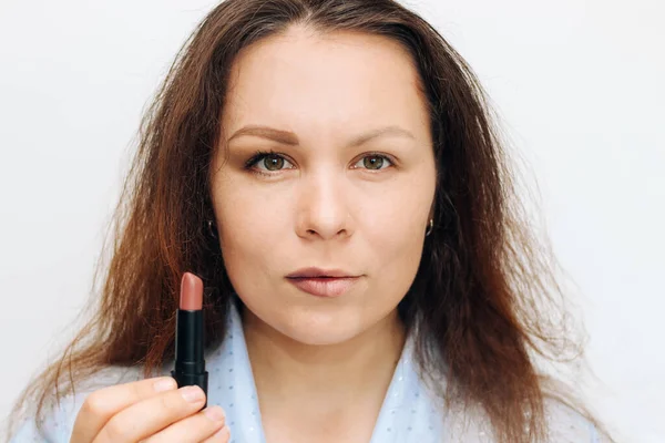 Girl Does Makeup Paints Her Lips Lipstick — Stok fotoğraf