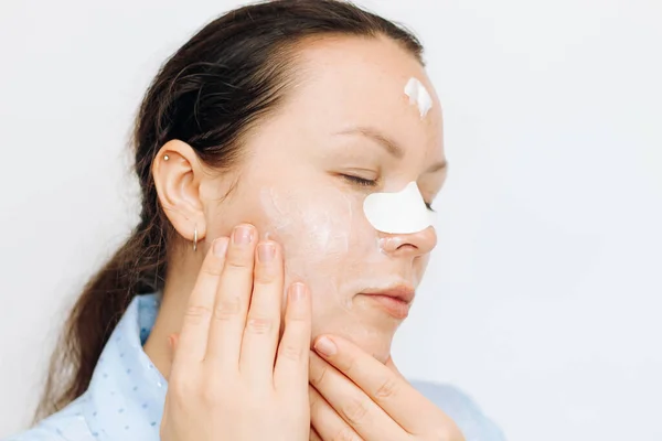 Girl Makes Mask Nose Black Dots Problem Skin — Fotografia de Stock