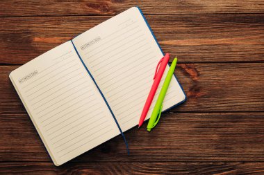 Defter günlüğünü aç, yazma satırları, metin için kullanışlı zaman yönetimi.