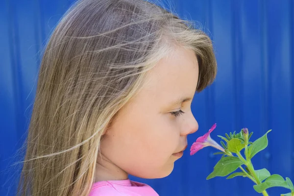 Young Girl Child Sniffs Flower Fresh Air — Fotografia de Stock