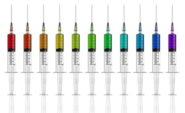着色された液体と注射器 — ストック写真
