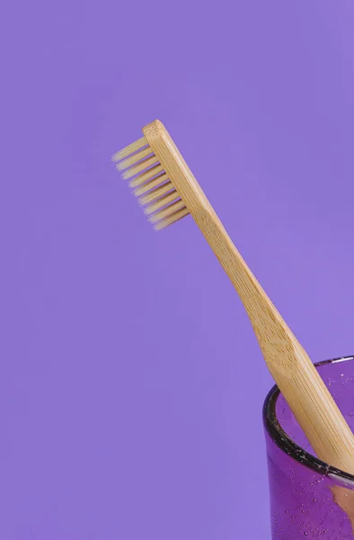 Wooden Toothbrush Glass Purple Background — Stock Photo, Image