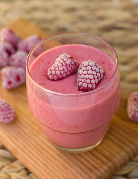 Glass Raspberry Smoothie Two Frozen Raspberries Glass Cooling Drink Serving —  Fotos de Stock