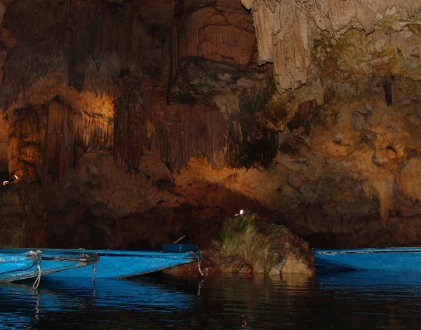 En la cueva del barco — Foto de Stock