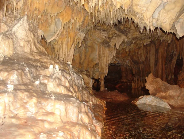 Печери Spileo Dirou в Греції — стокове фото