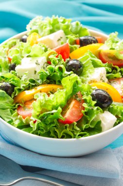 Taze sebze salatası.