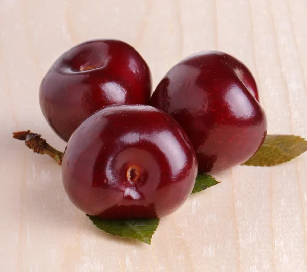 Ripe and juicy cherries — Stock Photo, Image