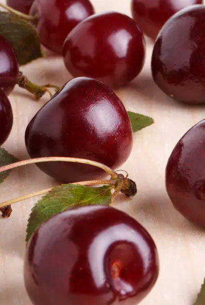 Ripe and juicy cherries — Stock Photo, Image