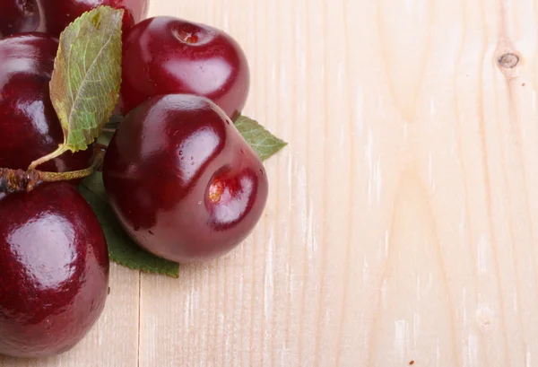Ripe and juicy cherries — Stock Photo, Image