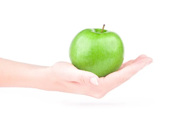 Grüner Apfel in den Händen — Stockfoto