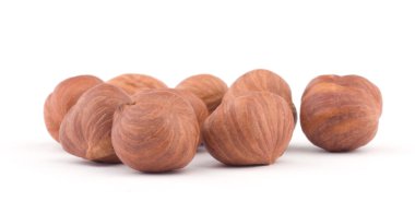 Beyaz arkaplanda fındık