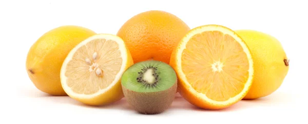 Zitrone und Kiwi auf weißem Hintergrund — Stockfoto