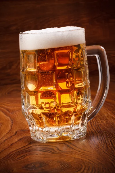 Beer on wood background — Stock Photo, Image