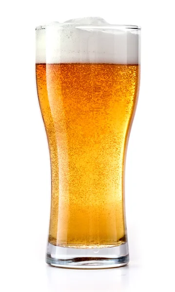 Стакан свежего пива — стоковое фото