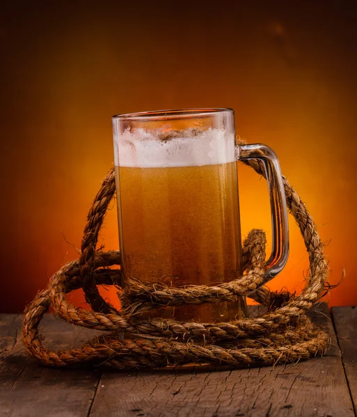 Beer on vintage background — Stock Photo, Image