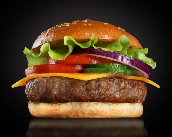 Hamburguesa con queso sobre fondo negro —  Fotos de Stock