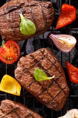 Barbekü Izgara sebzeli dana biftek