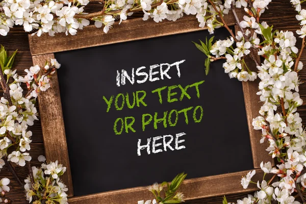 Gamla vintage skolan skiffer med blommor — Stock fotografie