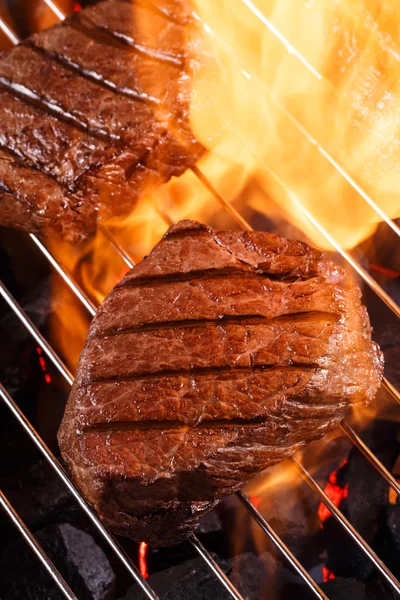 Biff på grillen — Stockfoto