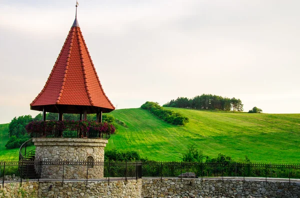 Gazebo avec des fleurs à Bojnice Spa — Photo