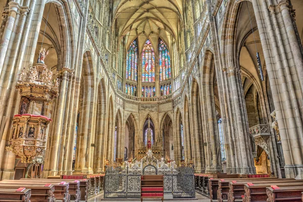 Interior of St. Vitus Cathedral in Prague, Czech Republic — Stock Photo, Image