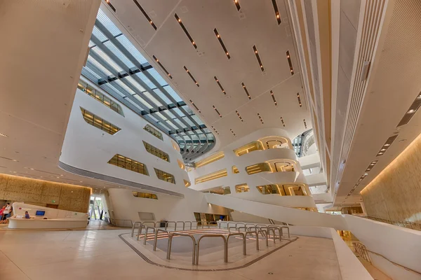 Interior de la nueva y futurista Universidad de Economía de Viena — Foto de Stock
