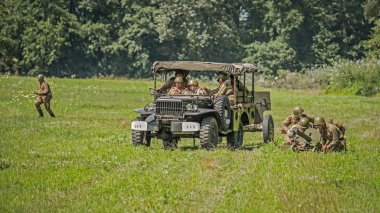 Sovyet askerleri saldırmak için hazırlanıyor