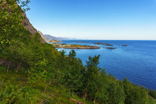 ノルウェー北部のラインブリンゲン山への道から大西洋の風景 — ストック写真