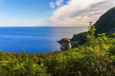 Kuzey Norveç 'teki Reinebringen Dağı' na kadar Atlantik Okyanusu manzarası