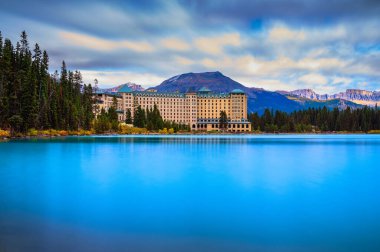 Banff Ulusal Parkı 'ndaki Lake Louise ve Fairmont Chateau Oteli, Alberta, Kanada