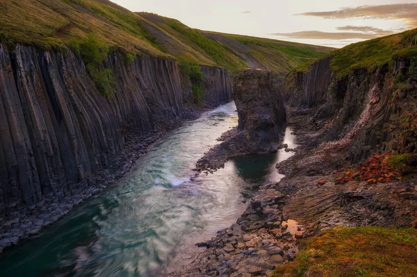 Studlagil Canyon nell'Islanda orientale al tramonto — Foto Stock