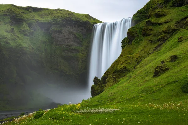 Водопад Скогафосс в Южной Исландии — стоковое фото