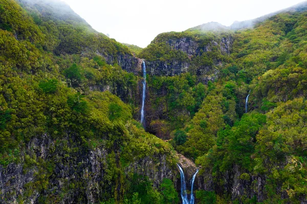 Vista aérea da cachoeira Risco nas Ilhas da Madeira, Portugal — Fotografia de Stock