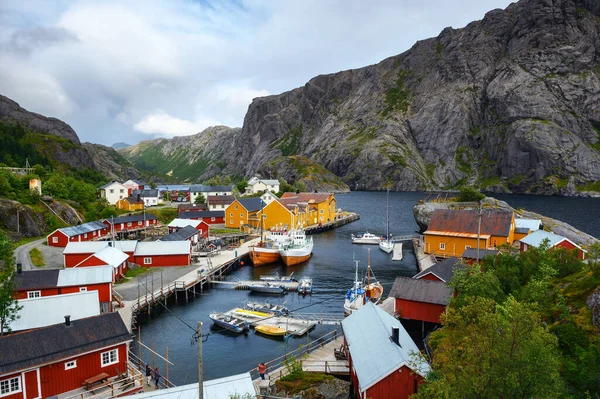 लोफोटन द्वीपसमूह, नॉर्वे में नुस्फर्ड मत्स्य पालन गांव का हवाई दृश्य — स्टॉक फ़ोटो, इमेज